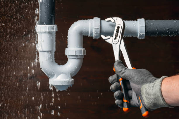 Professional Gas Line Repair technician working in Elm Springs, AR